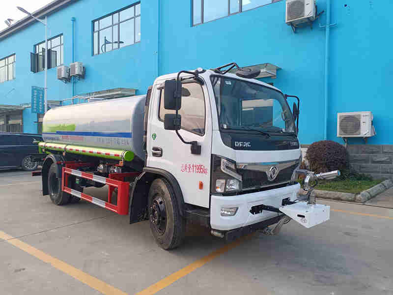 东风福瑞卡洒水车